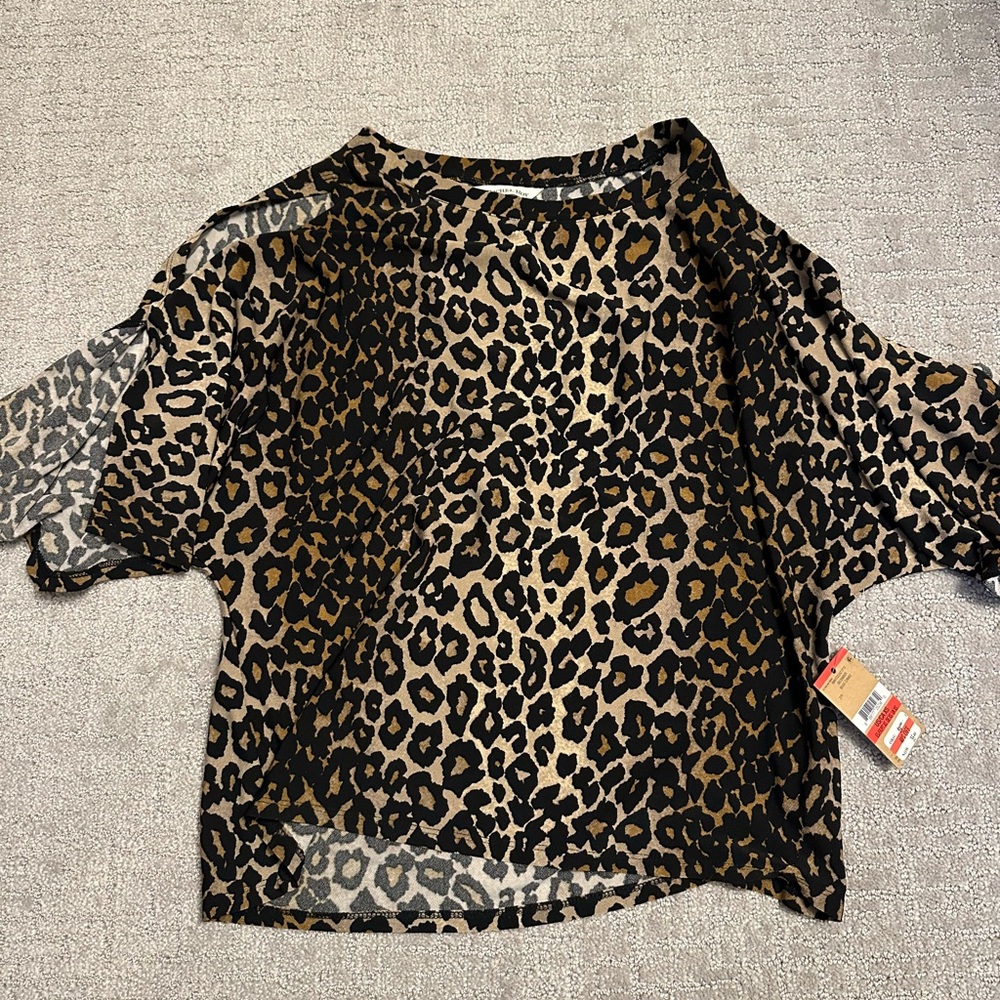 NWT-Rachel Roy key hole sleeve blouse